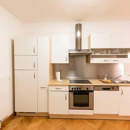 Rathausplatz * Sankt Poelten